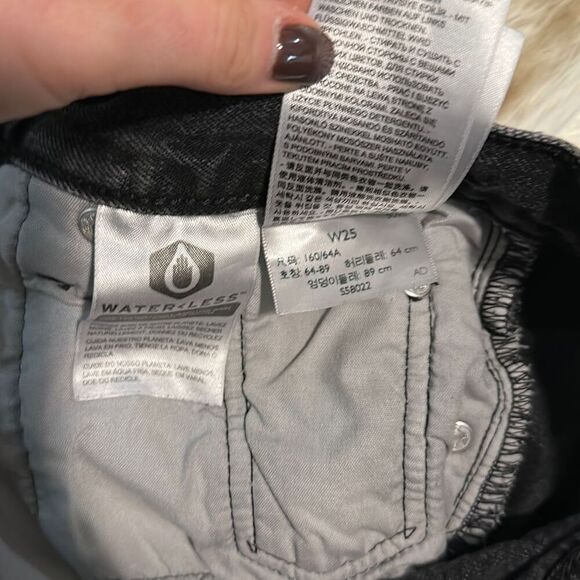 Levi’s mini black denim button front cut off shorts | Sz 25 - Picture 5 of 6